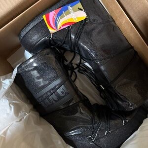 Moon Boot Black Glitter Boots NWT